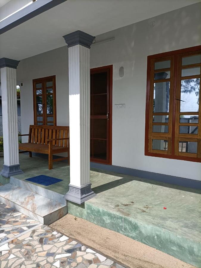 Kadalamma Beach Homestay アーラップーザ県 エクステリア 写真