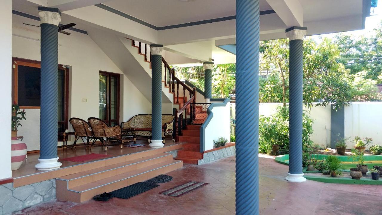 Kadalamma Beach Homestay アーラップーザ県 エクステリア 写真